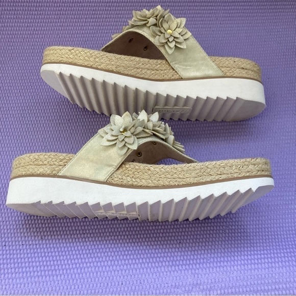 Cliffs White Mountain Estella Platform Thong Sandals Size 8M Metallic Floral - Picture 5 of 9